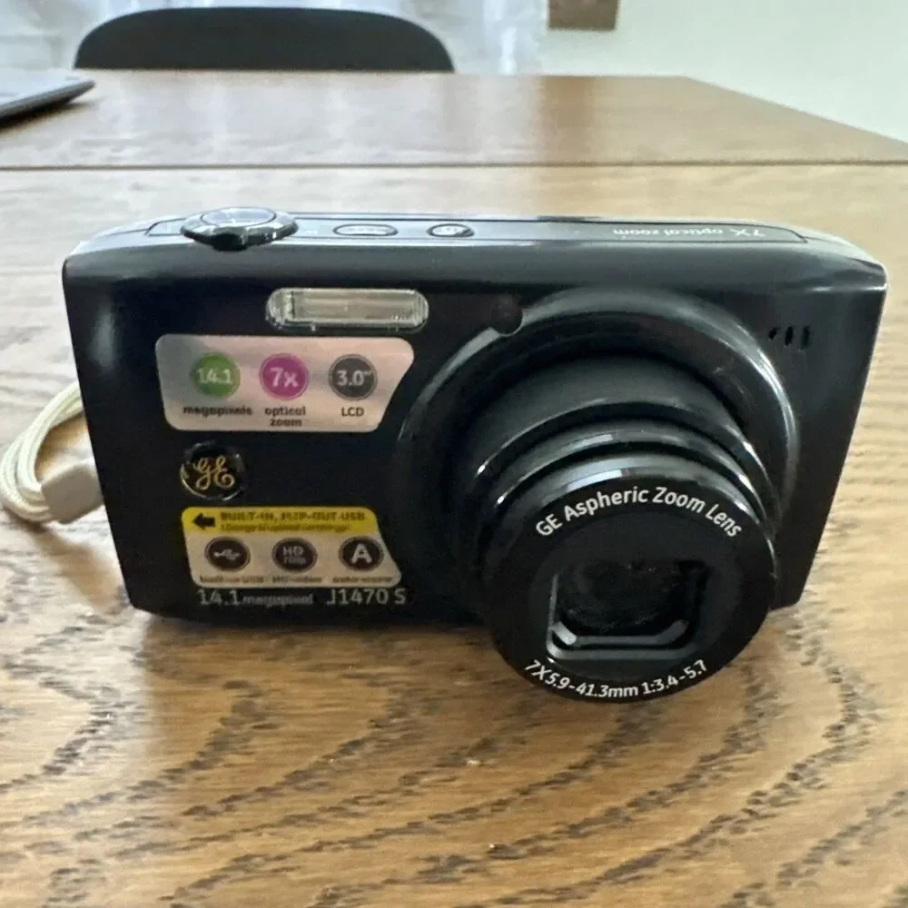 General Electric J1470S Digital Camera 7x Zoom 14.1mp Tested And Works Great